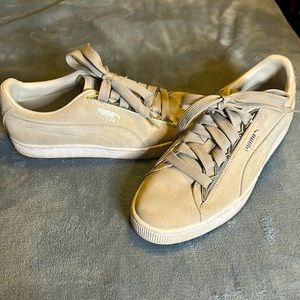 Women’s Puma Suede size‎ 10